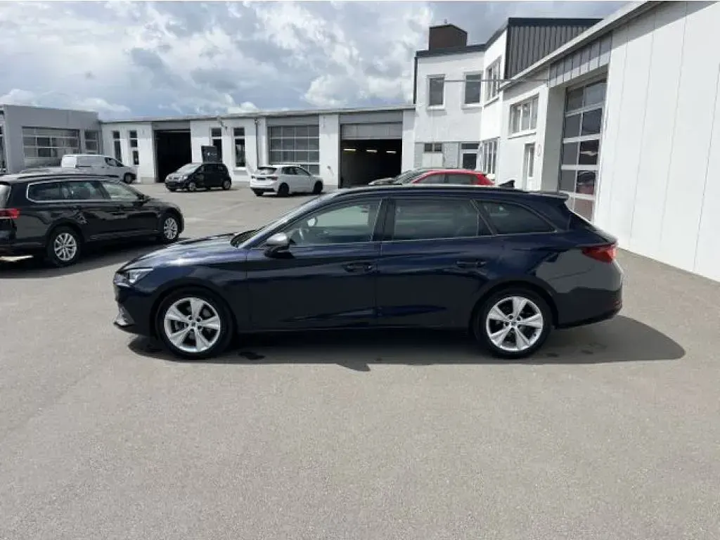 Używany Seat Leon FR 150 KM (110 kW) 2022 Niebieski Kombi