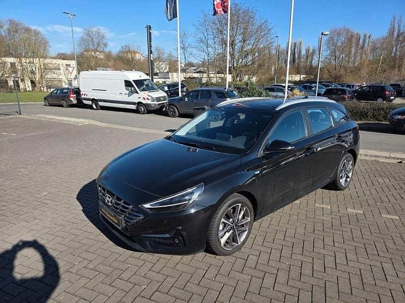 Gebraucht Hyundai i30 Trend 120 PS (88 kW) 2022 Schwarz Kombi