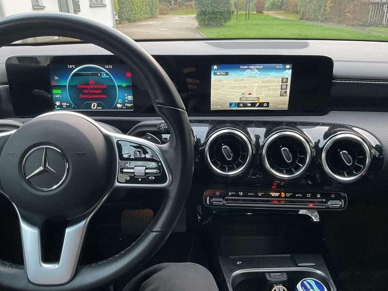 Gebraucht Mercedes CLA250e Shooting Brake 160 PS (117 kW) 2021 Schwarz Kombi