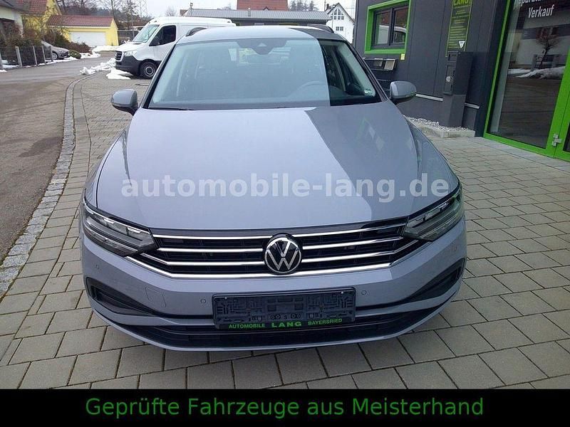 Gebraucht VW Passat 150 PS (110 kW) 2022 Grau Kombi