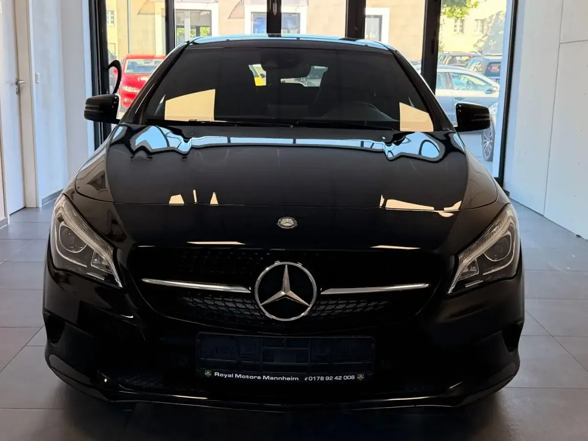 Gebraucht Mercedes CLA200 Urban 136 PS (100 kW) 2017 Schwarz Kombi