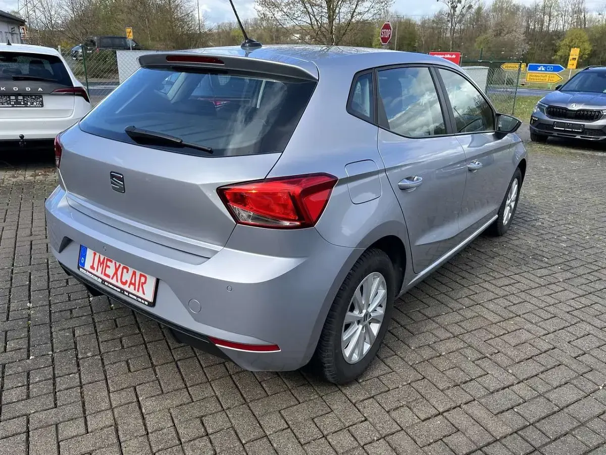Gebraucht Seat Ibiza Style Plus 95 PS (69 kW) 2023 Reflexsilber metallic. Kleinwagen