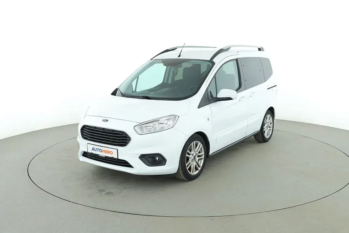 Gebraucht Ford Tourneo Courier Titanium 101 PS (74 kW) 2021 Van / Kleinbus