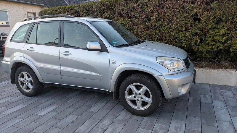 Gebraucht Toyota RAV4 150 PS (110 kW) 2003 Silber SUV