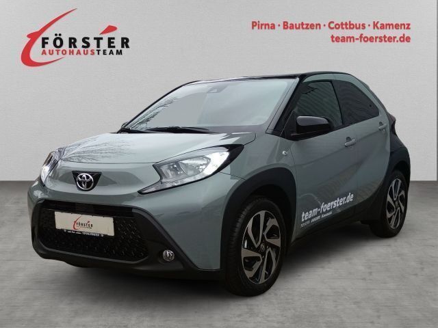 Grün Gebraucht 2024 Toyota Aygo Team Kleinwagen | 16.640 € (Etwas zu teuer) - Bild 1/4