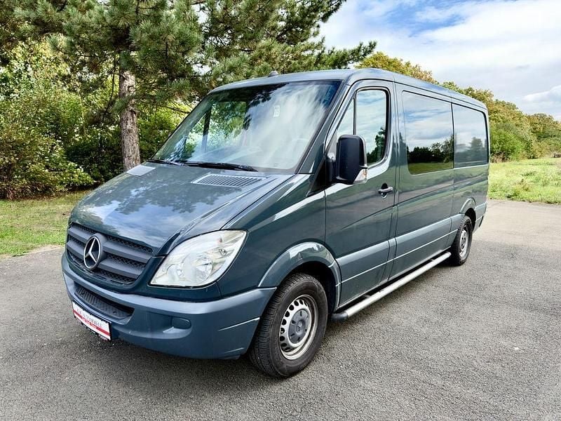 Grau Gebraucht 2009 Mercedes V230 Van / Kleinbus | 15.990 € - Bild 1/4