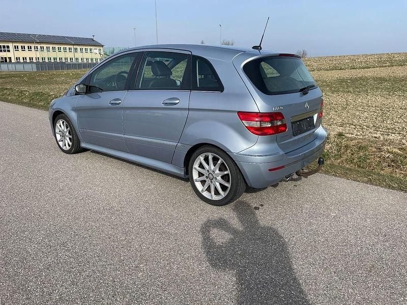 Gebraucht Mercedes B180 109 PS (80 kW) 2007 Blau Van / Kleinbus