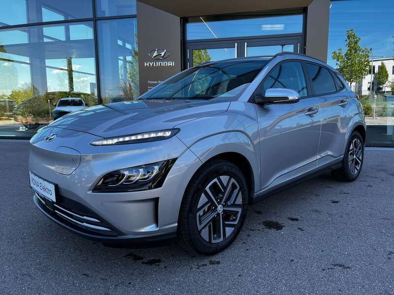 Shimmering silver / met Neu 2024 Hyundai Kona SUV | 29.990 € (Teuer) - Bild 1/4