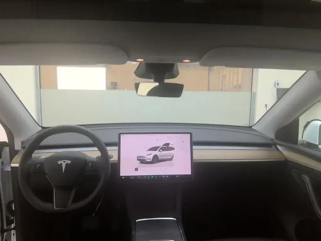 Gebraucht Tesla Model Y Standard Range 258 kW (351 PS) 2024 Weiß SUV