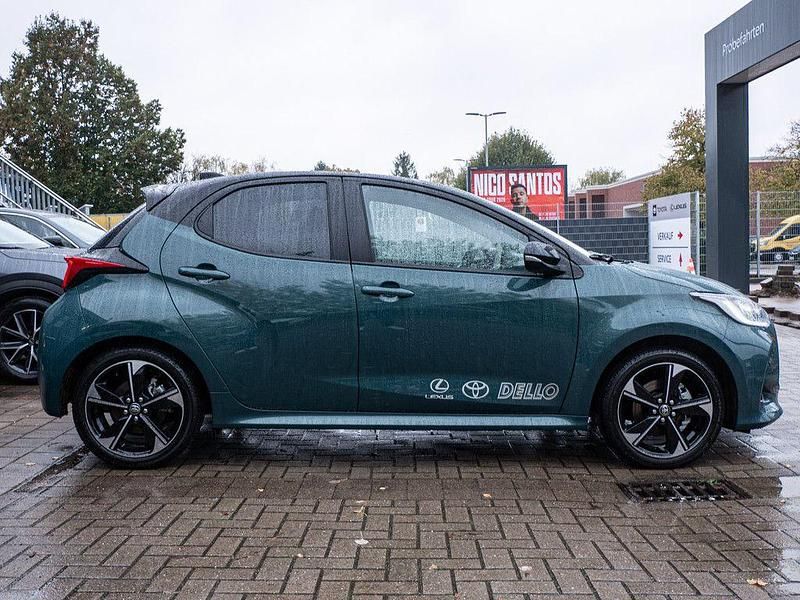 Gebraucht Toyota Yaris Hybrid Plus 131 PS (96 kW) 2025 Grün Limousine