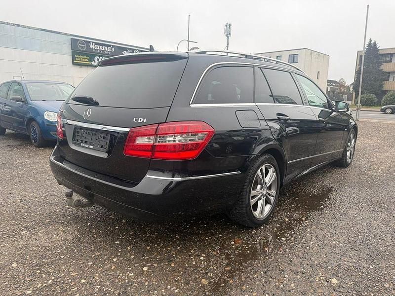 Gebraucht Mercedes E220 170 PS (125 kW) 2011 Schwarz Kombi