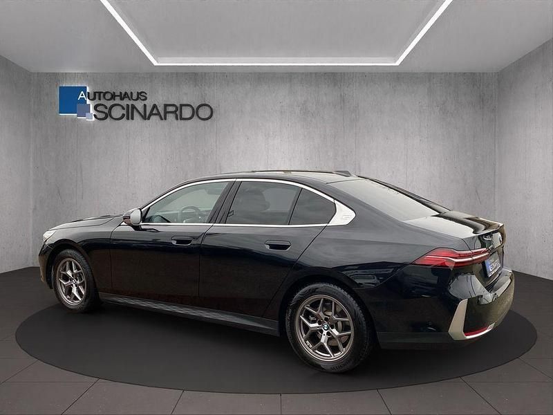 Gebraucht BMW 520 Comfort Edition 190 PS (139 kW) 2025 Schwarz Limousine