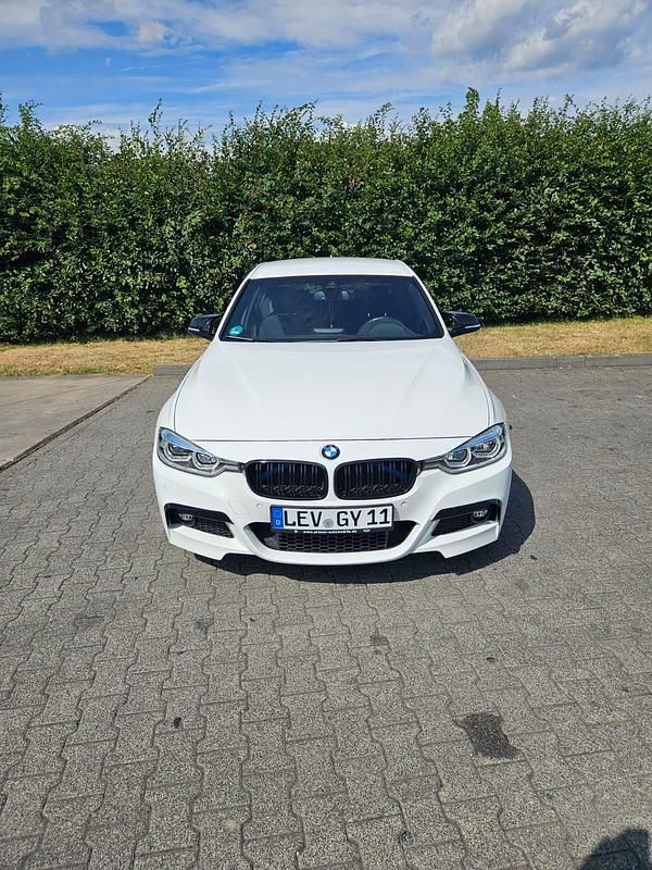 Weiß Gebraucht 2018 BMW 320 M Sport Limousine | 19.500 € (Fairer Preis) - Bild 1/4