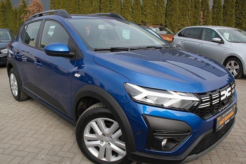 Gebraucht Dacia Sandero Expression 91 PS (66 kW) 2024 Blau Van / Kleinbus