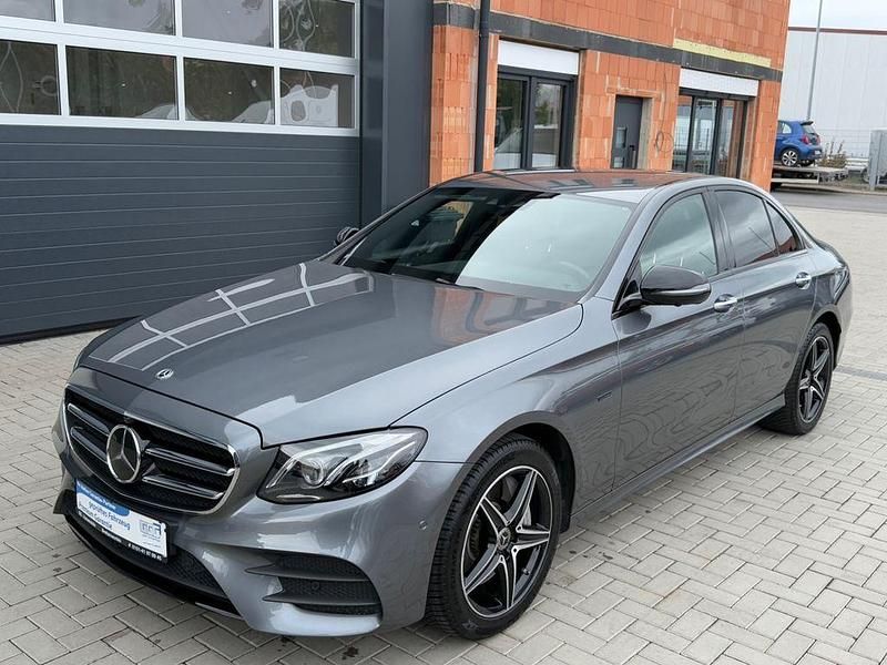 Grau Gebraucht 2018 Mercedes E350 AMG line Limousine | 26.499 € (Superpreis) - Bild 1/4