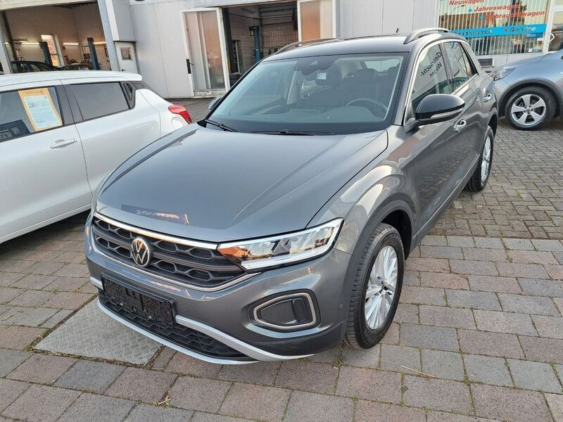 Indiumgrau metallic Gebraucht 2024 VW T-Roc Life SUV | 28.950 € (Fairer Preis) - Bild 1/4