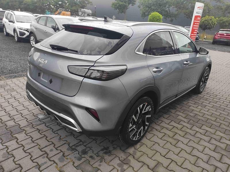 Neu Kia XCeed 179 PS (131 kW) 2025 Lunar silber SUV