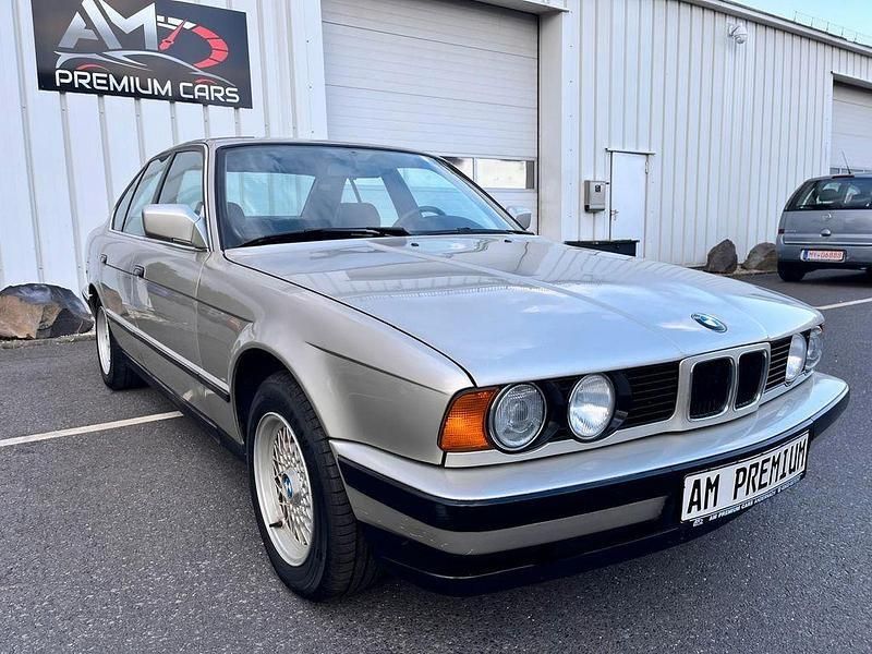 Gelb Gebraucht 1988 BMW 520 Limousine | 4.790 € - Bild 1/4