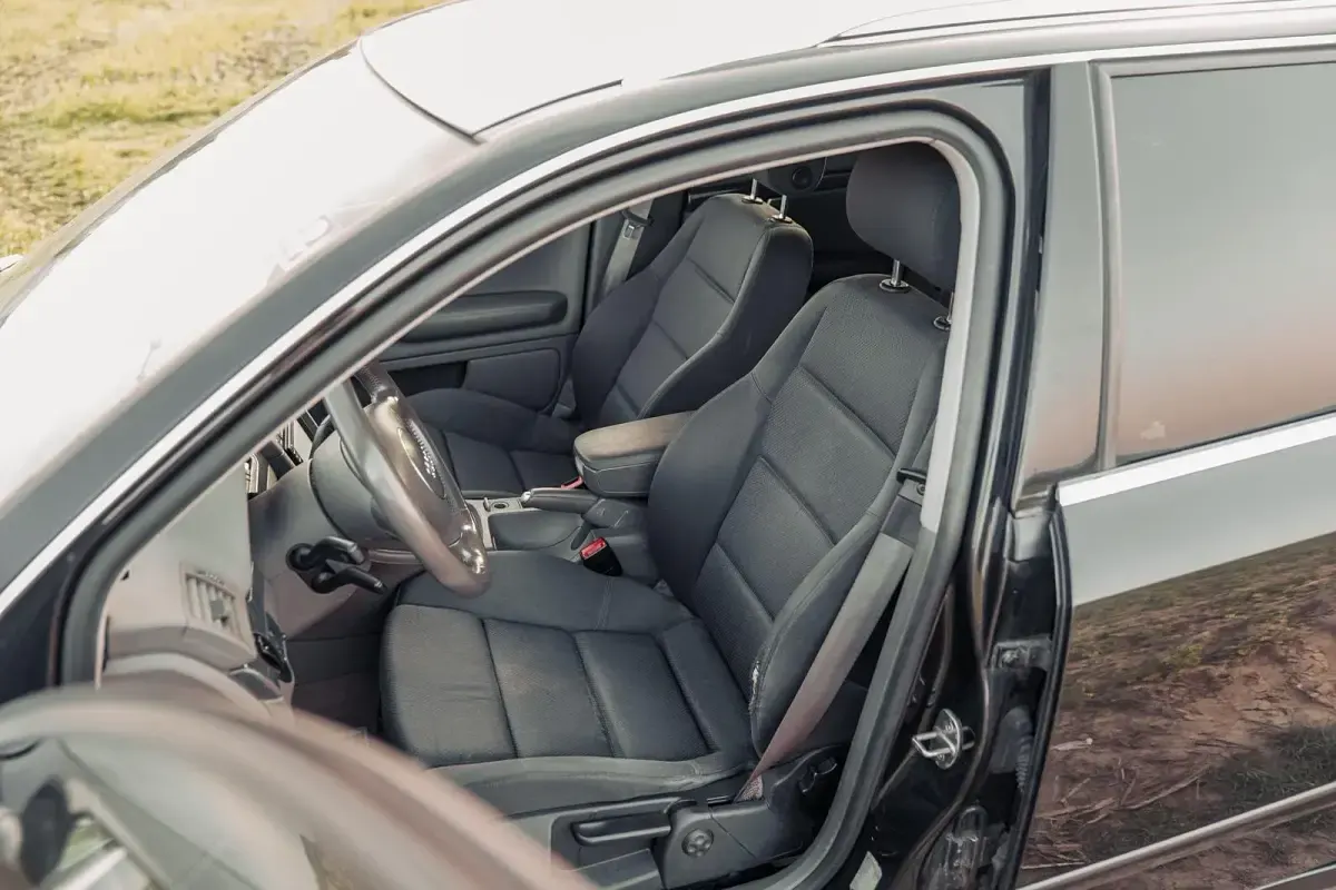Second-hand Audi A4 131 CP (96 kW) 2002 Negru Break