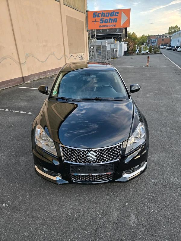 Schwarz Gebraucht 2011 Suzuki Kizashi Limousine | 4.600 € (Fairer Preis) - Bild 1/4