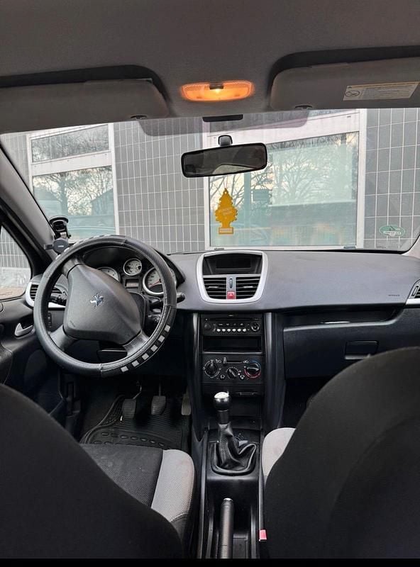 Gebraucht Peugeot 207 95 PS (69 kW) 2009 Schwarz Kleinwagen