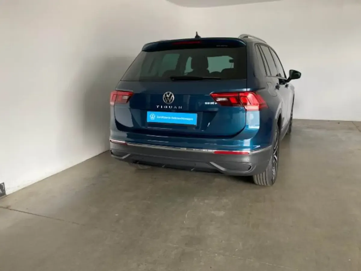 Gebraucht VW Tiguan United 150 PS (110 kW) 2020 Nightshade blue metallic (metallic) SUV