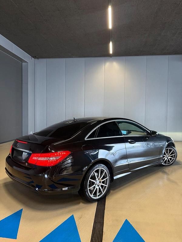 Schwarz Gebraucht 2010 Mercedes E250 AMG Coupé | 6.000 € (Superpreis) - Bild 1/4