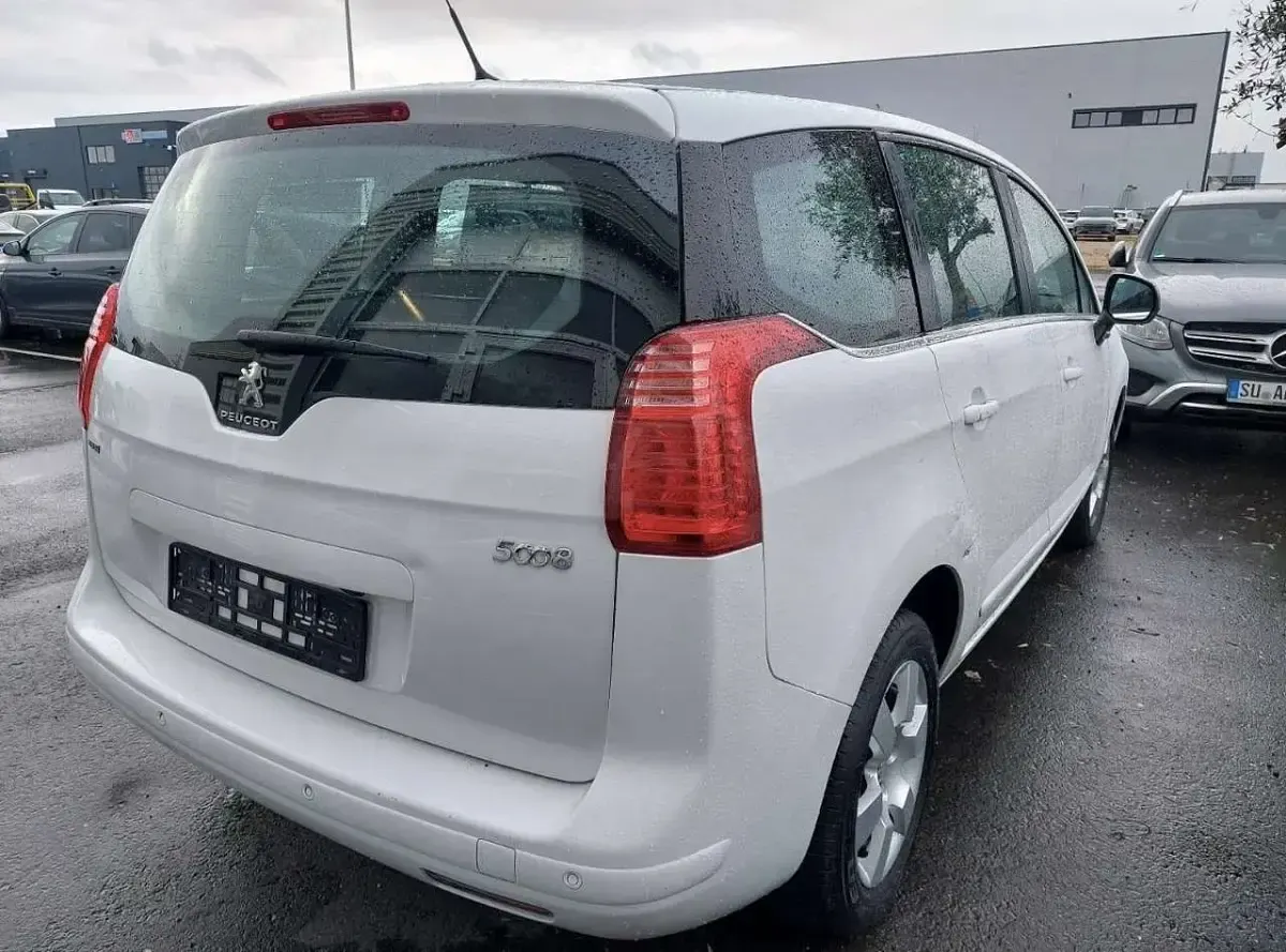 Gebraucht Peugeot 5008 Allure 120 PS (88 kW) 2016 Weiß Kombi