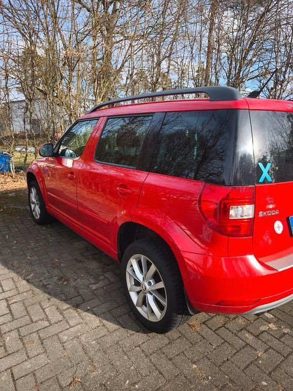 Gebraucht Skoda Yeti Ambition 110 PS (80 kW) 2016 Rot SUV