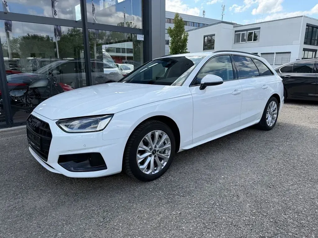 Gebraucht Audi A4 Sport 204 PS (150 kW) 2023 Weiß Kombi