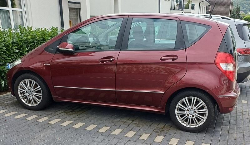 Rot Gebraucht 2009 Mercedes A150 Elegance Limousine | 3.200 € (Guter Preis) - Bild 1/4