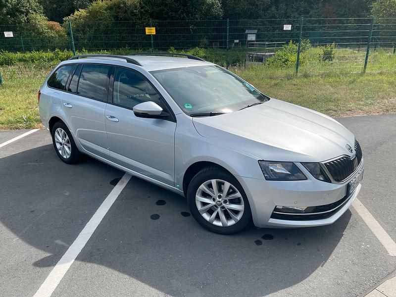 Silber Gebraucht 2018 Skoda Octavia Style Kombi | 10.400 € (Guter Preis) - Bild 1/4