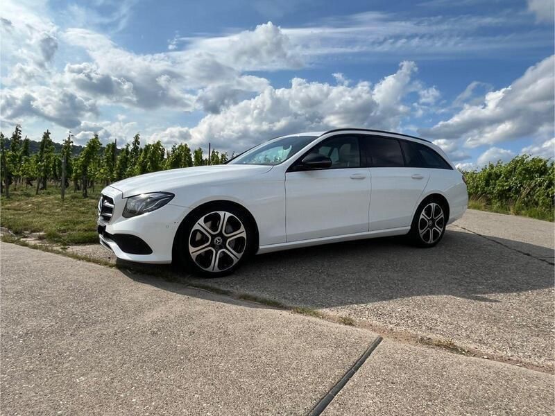 Weiß Gebraucht 2018 Mercedes E220 Kombi | 19.999 € (Guter Preis) - Bild 1/4
