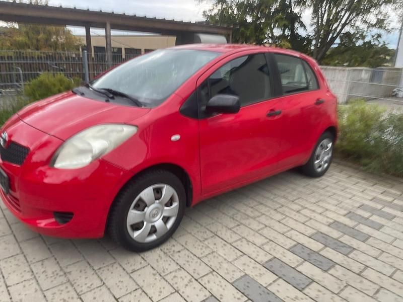 Gebraucht Toyota Yaris 69 PS (50 kW) 2008 Rot Kleinwagen