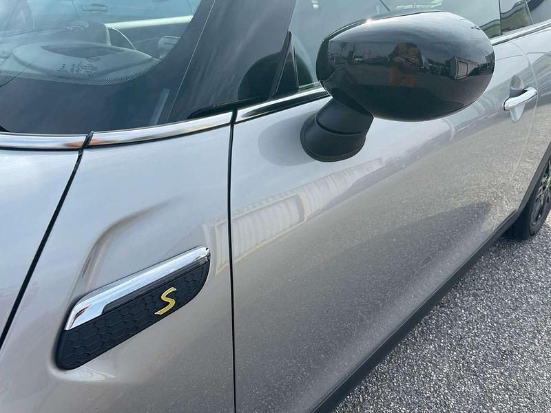 Gebraucht Mini Cooper SE 135 kW (184 PS) 2023 Silber Kleinwagen