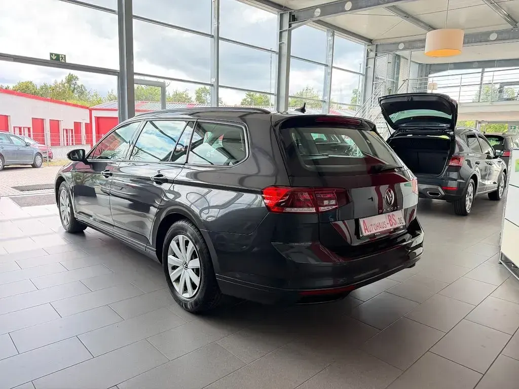 Gebraucht VW Passat IQ Drive 122 PS (89 kW) 2023 Grau Kombi