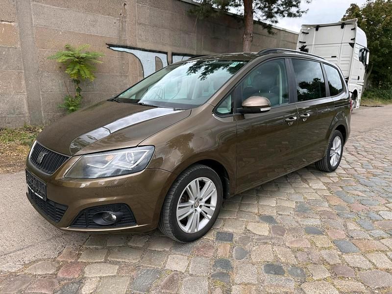 Braun Gebraucht 2013 Seat Alhambra Van / Kleinbus | 14.000 € (Fairer Preis) - Bild 1/4