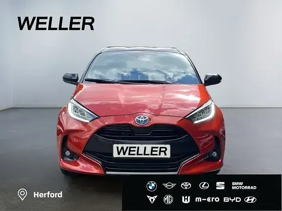 Gebraucht Toyota Yaris Basis 116 PS (85 kW) 2023 Infernoorange metallic, dach schwarz Kleinwagen