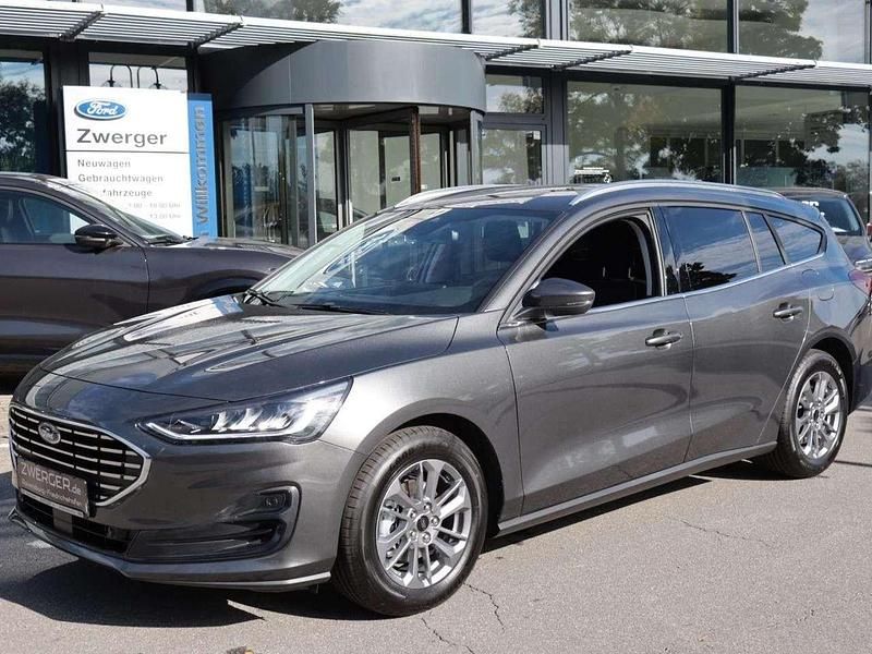 Grau Gebraucht 2024 Ford Focus Titanium X Limousine | 24.400 € (Fairer Preis) - Bild 1/4