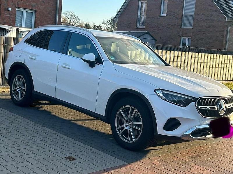 Gebraucht Mercedes GLC220 Advanced 197 PS (144 kW) 2023 Weiß SUV