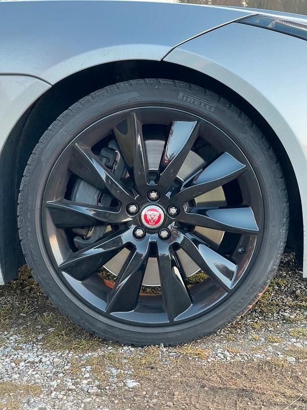 Gebraucht Jaguar F-Type R 550 PS (404 kW) 2015 Silber Coupé