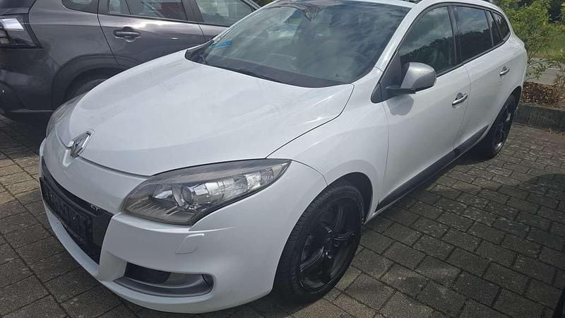 Weiß Gebraucht 2011 Renault Mégane GrandTour GT Kombi | 4.490 € (Guter Preis) - Bild 1/3