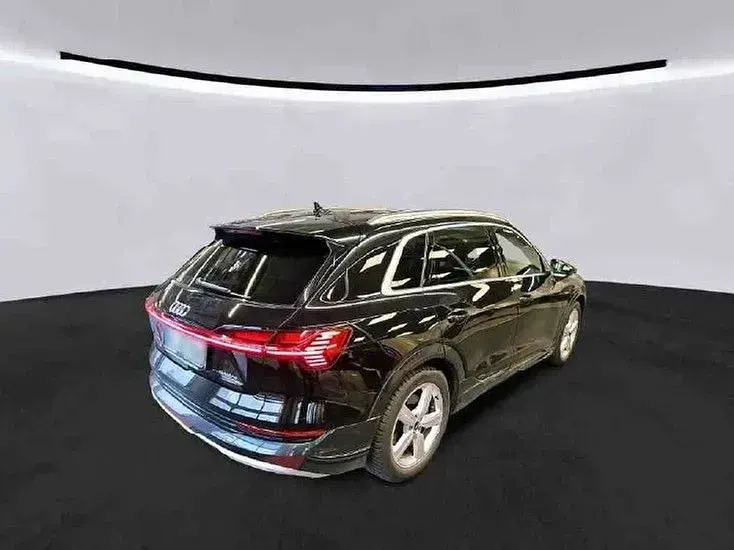 Używany Audi e-tron Advanced 300 kW (408 KM) 2022 Czarny SUV