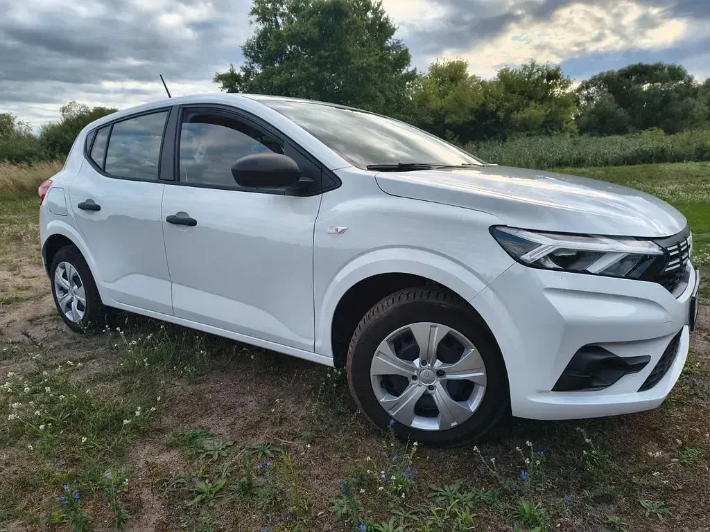 Gebraucht Dacia Sandero Essentiel 101 PS (74 kW) 2025 Weiß Limousine