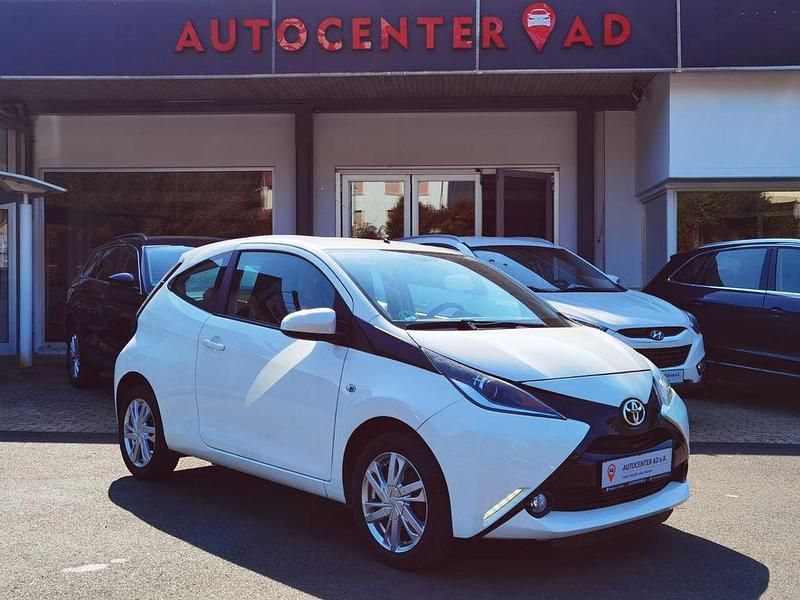 Weiß Gebraucht 2014 Toyota Aygo X-play Kleinwagen | 5.950 € (Guter Preis) - Bild 1/4