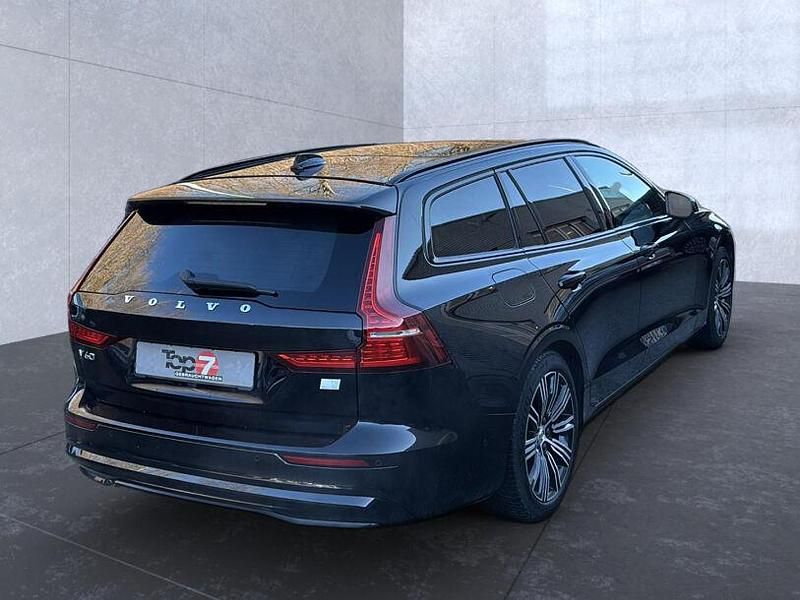Gebraucht Volvo V60 Plus 455 PS (334 kW) 2022 Onyx black (metallic) Kombi