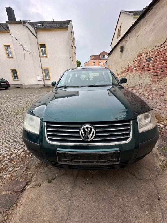 Grün Gebraucht 2003 VW Passat Comfortline Limousine | 1.600 € (Guter Preis) - Bild 1/4