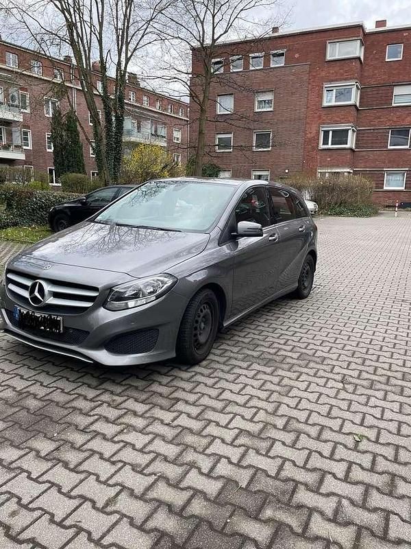 Gebraucht Mercedes B180 Sport Edition 109 PS (80 kW) 2017 Grau Kleinwagen