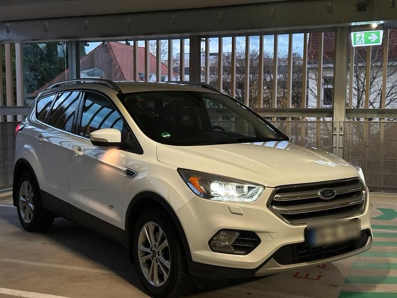 Gebraucht Ford Kuga 180 PS (132 kW) 2017 Weiß SUV