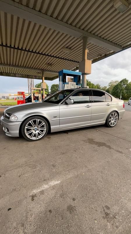 Silber Gebraucht 2001 BMW 318 Limousine | 2.300 € - Bild 1/4